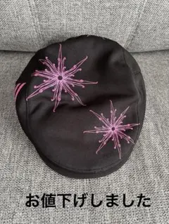 adidas 黒のベレー帽 ピンク花柄刺繍