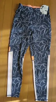 新品未使用　ROXY ヨガパンツ レギンス　M/Lサイズのサムネイル