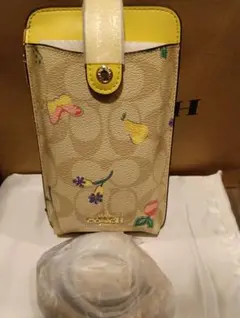 COACH フルーツ柄 スマホショルダーバッグのサムネイル