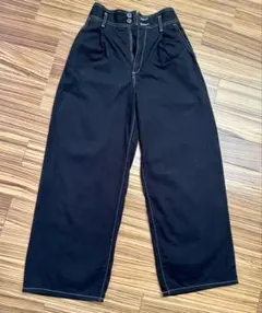 GU ブラック ジーンズ　ボタン付き