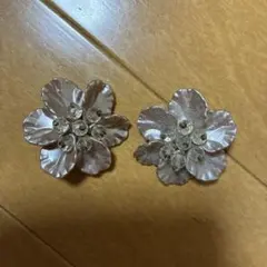 花形クリップ式イヤリング 薄いピンク