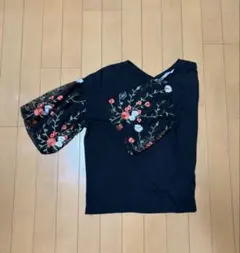 花柄刺繍シースルー袖トップス ブラックのサムネイル