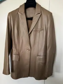 値下　ほぼ未使用　しっとり滑らか質感光沢と柔らかラムレザージャケット　L実寸記載