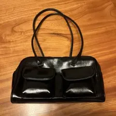 ブラック　ポケット付きハンドバッグ