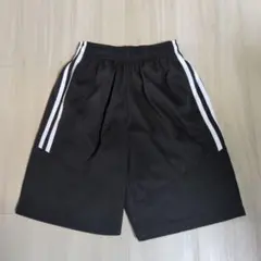 白いラインの入った黒のハーフパンツ 半ズボン 160cm