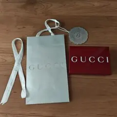 GUCCI 赤いギフトボックス 約15cm x 10cm × 高さ4.5cm