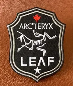 ARC'TERYX LEAF ブラックエンブレム ベルクロワッペン パッチのサムネイル