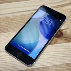 m*n様 バッテリー新品　iPhoneSE第3世代64GB SIMフリー　美品
