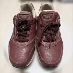 おしまい価格。未使用品。ニューバランス585の4Eワインレッドレザースニーカー