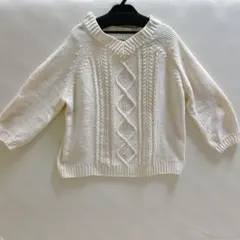 オフホワイト ケーブルニット Vネック セーター