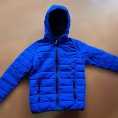 青いフード付き中綿コート（細身の方向け）