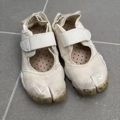 Nike エアリフト　アイボリー