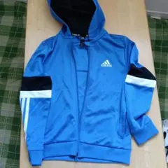 adidas 青 パーカー フード付き
