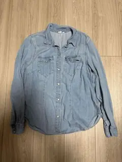 GAP ライトブルーデニム　ボタンアップシャツ Mサイズ