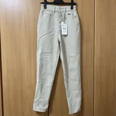 新品未使用　ZARA テーパードパンツ　サイズ34 生成り　ベージュ
