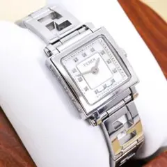 稼働 FENDI クアドロミニ 腕時計 スクエア シェル 12Pダイヤ 3799のサムネイル