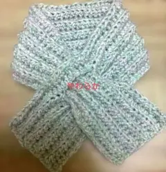 淡いミントグリーンのやわらか毛糸2色引き揃えミニマフラー、ハンドメイド