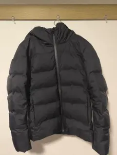 ユニクロ　シームレスダウンパーカ
