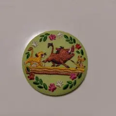 WDCC ライオンキング ティモン 缶バッチ ピンバッジ 陶器製 フィギュア WDCC ライオンキング ティモン 缶バッチ ピンバッジ 陶器製