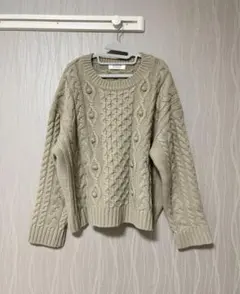 ケーブルニット　ポンポンニット　ローリーズファーム　ベージュ