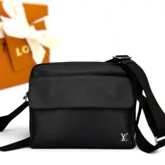 美品】LOUIS VUITTON / タイガ アヴェニューメッセンジャーバッグ