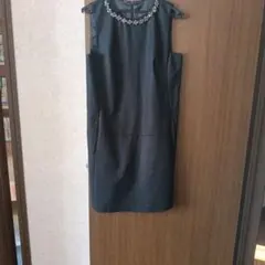 ZARA★ビジュー付きブラックノースリーブワンピース