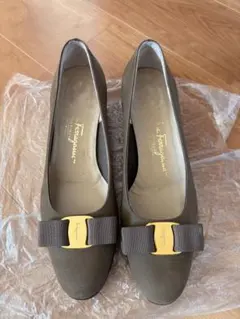 Ferragamo オリーブグリーン リボンパンプス