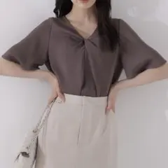 PROPORTION BODY DRESSING ツイスト半袖ブラウスのサムネイル