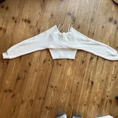 ホワイト クロップドリブニット