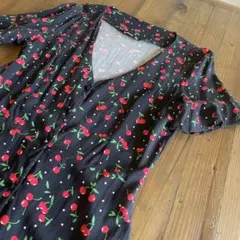 Stradivarius★チェリー柄ワンピース