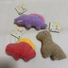 つぶらな瞳の恐竜園　恐竜型ぬいぐるみセット（赤・紫・茶色）