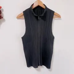 イッセイミヤケ/PLEATS PLEASE レディースベストブラックサイズフリーのサムネイル