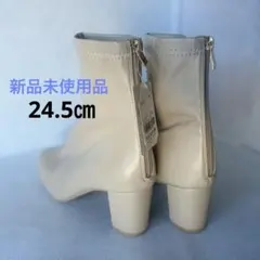 新品タグ付✨ベージュ ショートブーツ バックジップ 24.5㎝ ちゃんキーヒールのサムネイル