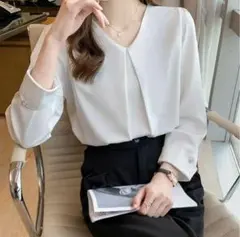 【値下げ】ホワイト Vネック 長袖ブラウスLサイズ