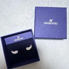 Swarovski 羽の形状 シルバーピアス