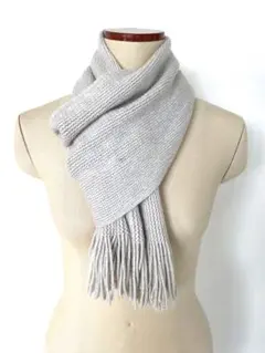 【送料無料】COMMECAISMグレーのフリンジ付きニットスカーフ