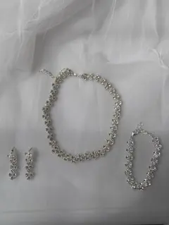 ブライダルアクセサリーセット（ネックレス・ブレスレット・イヤリング）