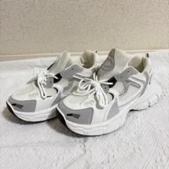 厚底スニーカー 靴　ウォーキングシューズ　スポーツ　運動　白　黒　新品未使用❣️