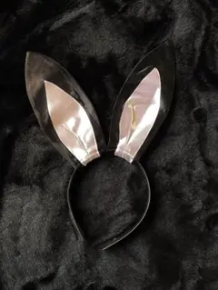 ウサギ耳カチューシャ 黒とピンク