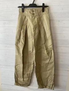 ベージュ プリーツ付き チノパン