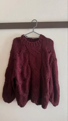 バーガンディ ケーブルニット セーター