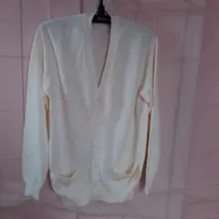 UNIQLOアイボリー ボタン付きカーディガン