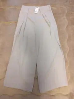 ライトベージュ ワイドパンツ プリーツ入り