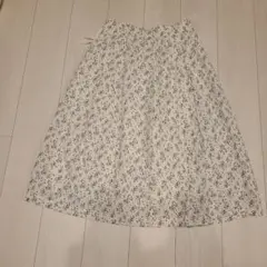 小花柄 フレアロングスカート ホワイトのサムネイル
