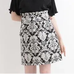 マジェスティックレゴン　柄スカート