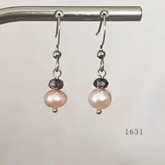 天然色ストロベリーピンク・淡水パール＆モカブラウン・クリスタル　ピアス　真珠