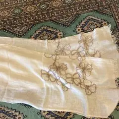 FUJISHO 綿麻素材の花柄刺繍 ストール