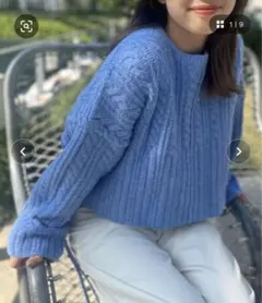 ライトブルー ケーブル編み クロップドセーター