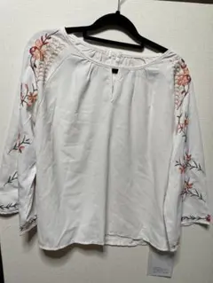 刺繍入りホワイト長袖ブラウス Lサイズ