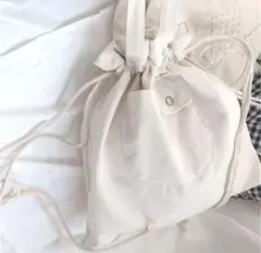 【新品】キャンパス地で使いやすい♡　巾着型トートバッグ　生成り